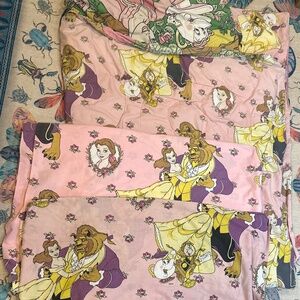 Vintage Belle Comforter with 2 Twin Flat Sheets